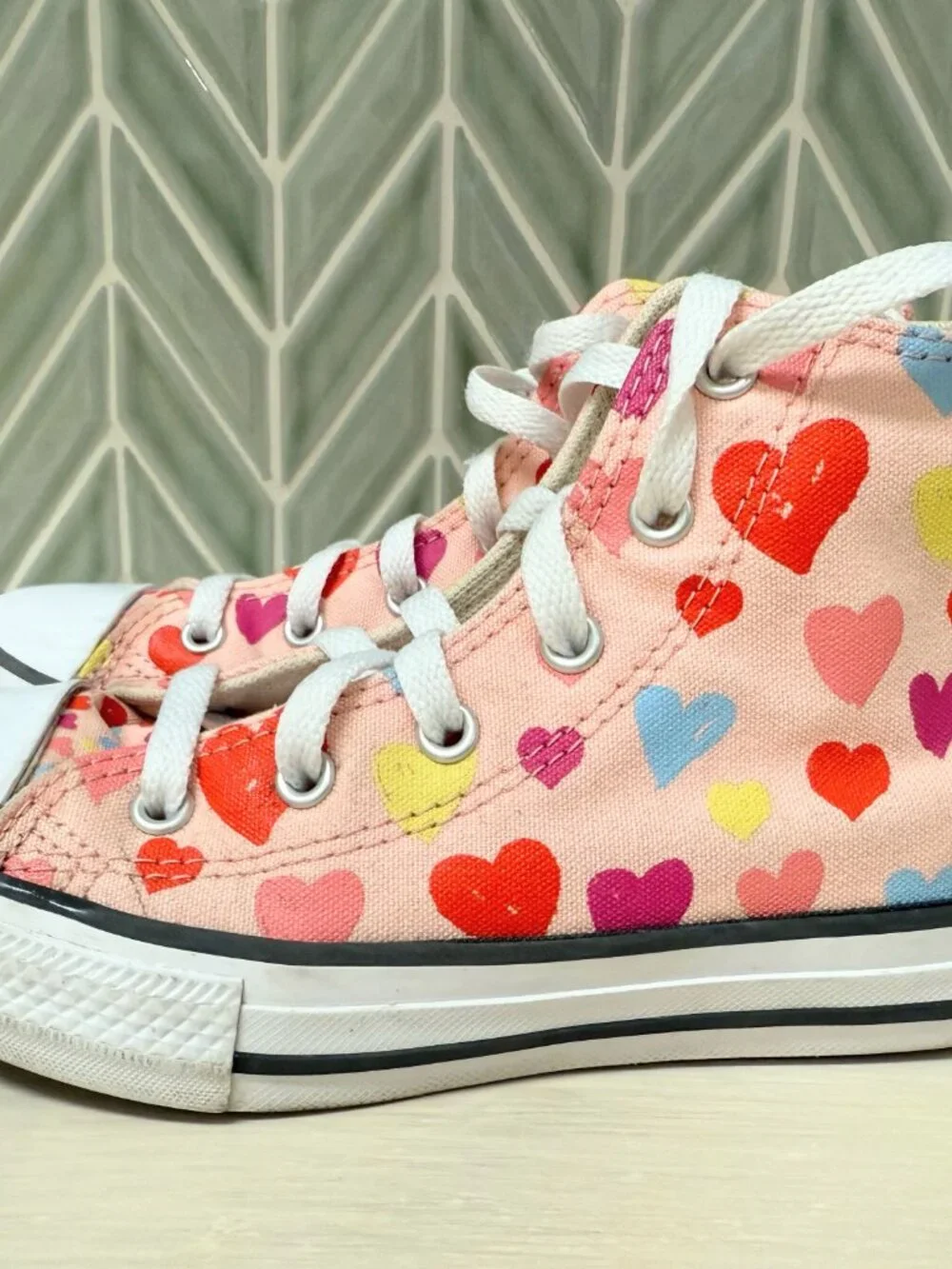 Youth Girls Converse All Star Chuck Taylor High Top Pink Hearts Sneakers size 1